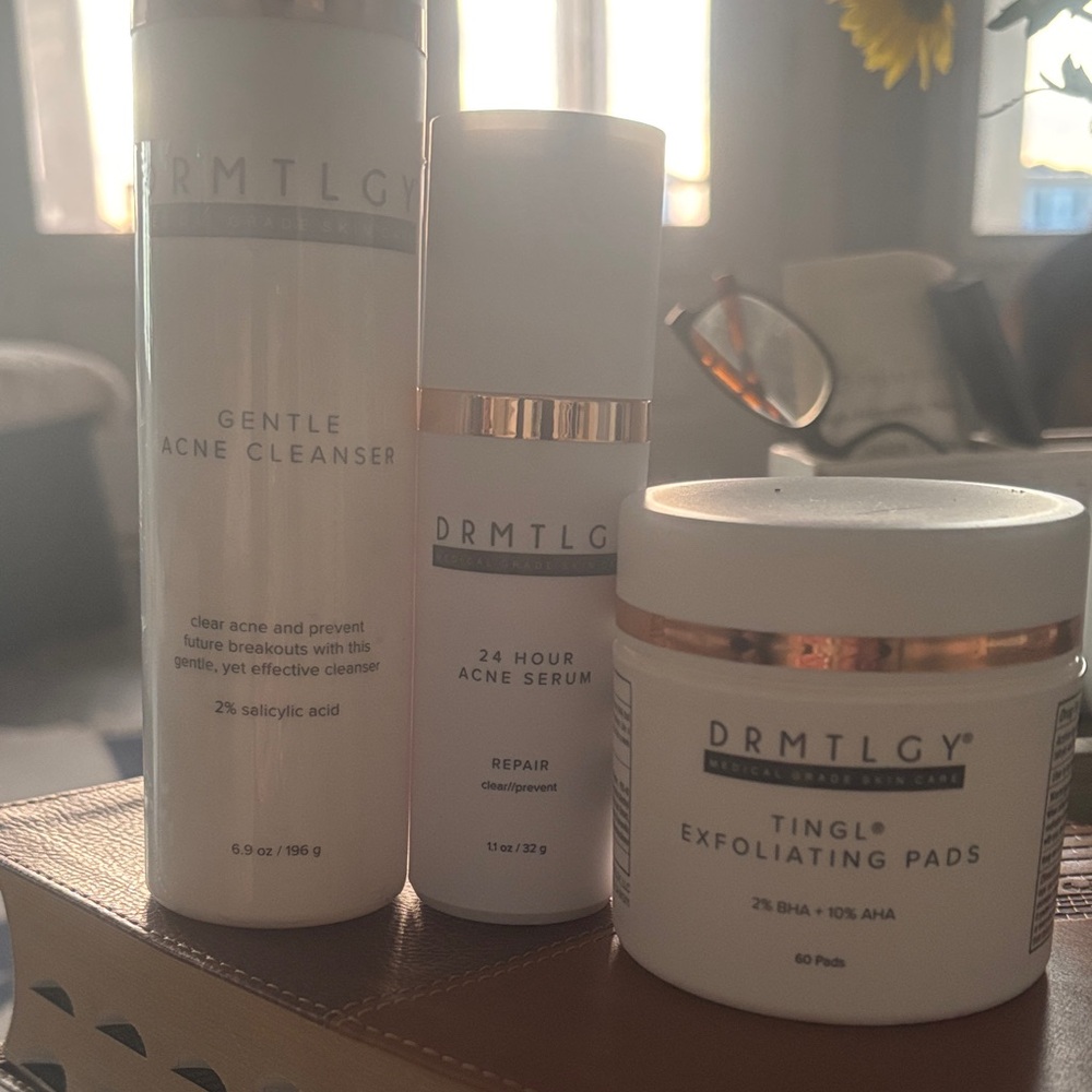 DRMTLGY White Gentle Acne Cleanser + 24 Hour Acne Serum Set -